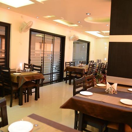 Divine Destination Hotel Váránaszi Kültér fotó