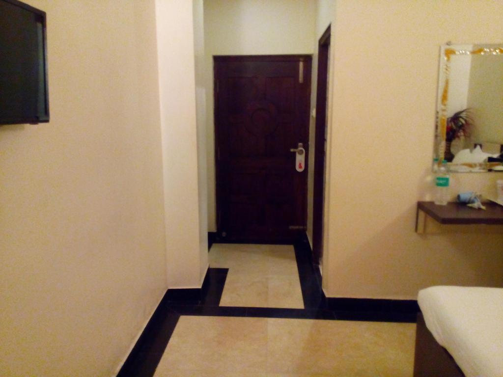 Divine Destination Hotel Váránaszi Kültér fotó