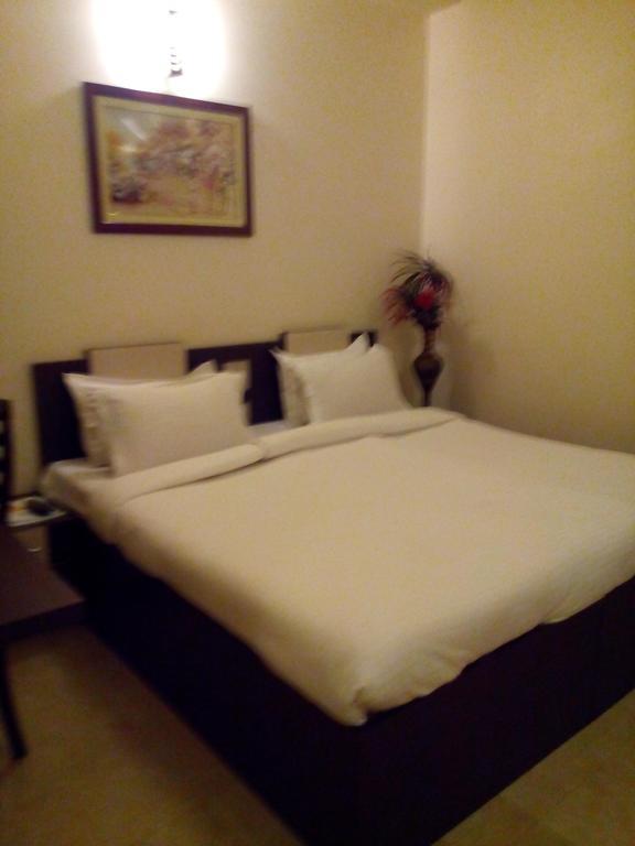 Divine Destination Hotel Váránaszi Kültér fotó