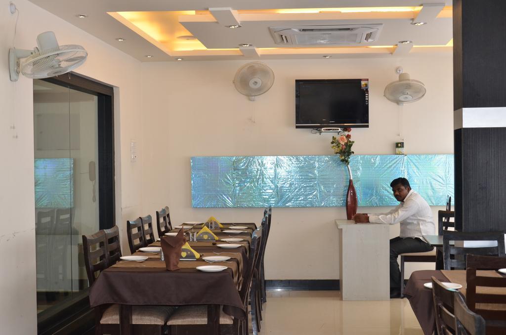 Divine Destination Hotel Váránaszi Kültér fotó