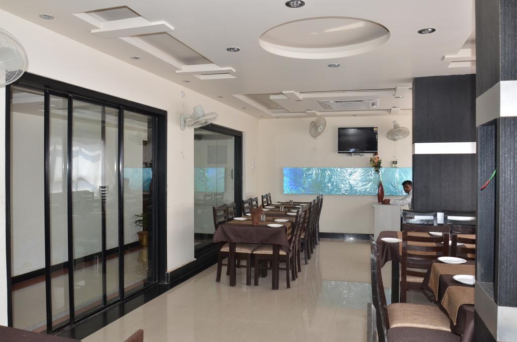 Divine Destination Hotel Váránaszi Kültér fotó
