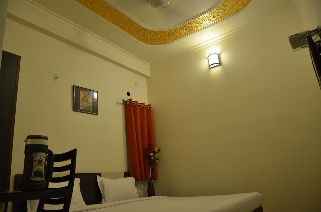 Divine Destination Hotel Váránaszi Kültér fotó