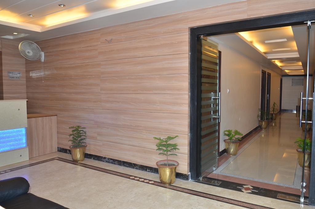 Divine Destination Hotel Váránaszi Kültér fotó