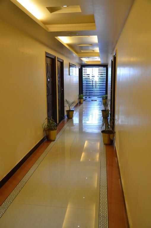 Divine Destination Hotel Váránaszi Kültér fotó