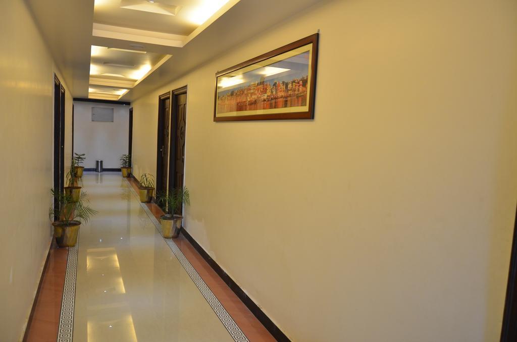 Divine Destination Hotel Váránaszi Kültér fotó