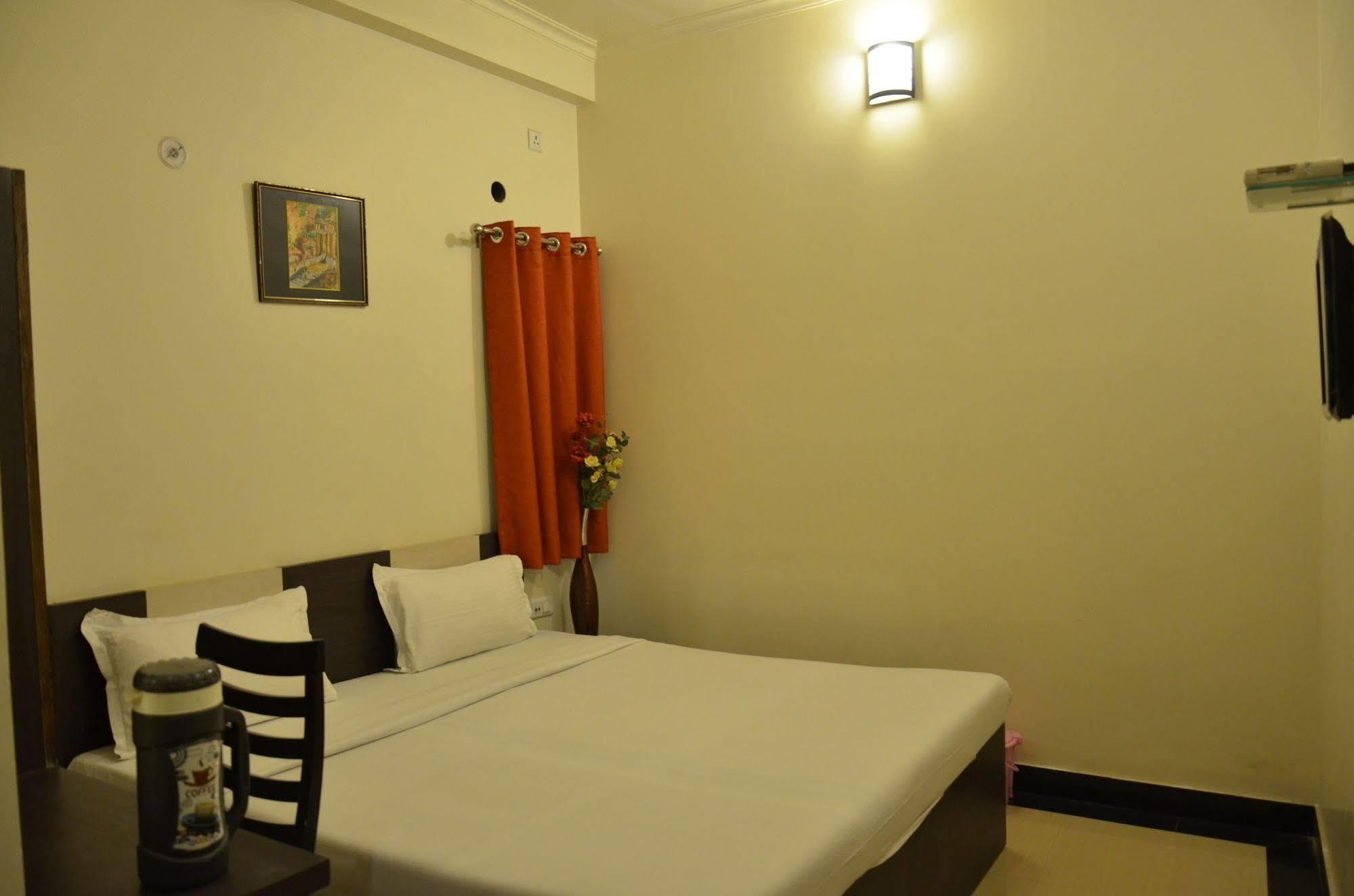 Divine Destination Hotel Váránaszi Kültér fotó