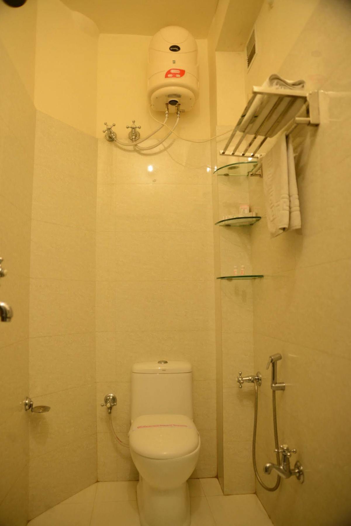 Divine Destination Hotel Váránaszi Kültér fotó