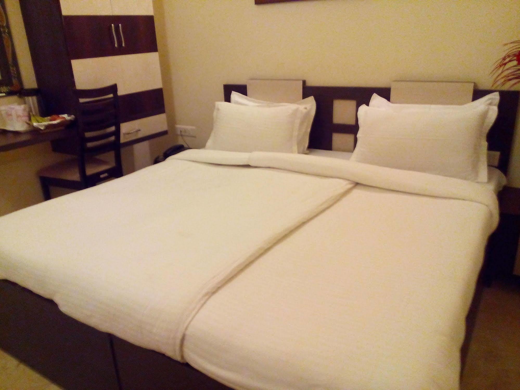 Divine Destination Hotel Váránaszi Kültér fotó