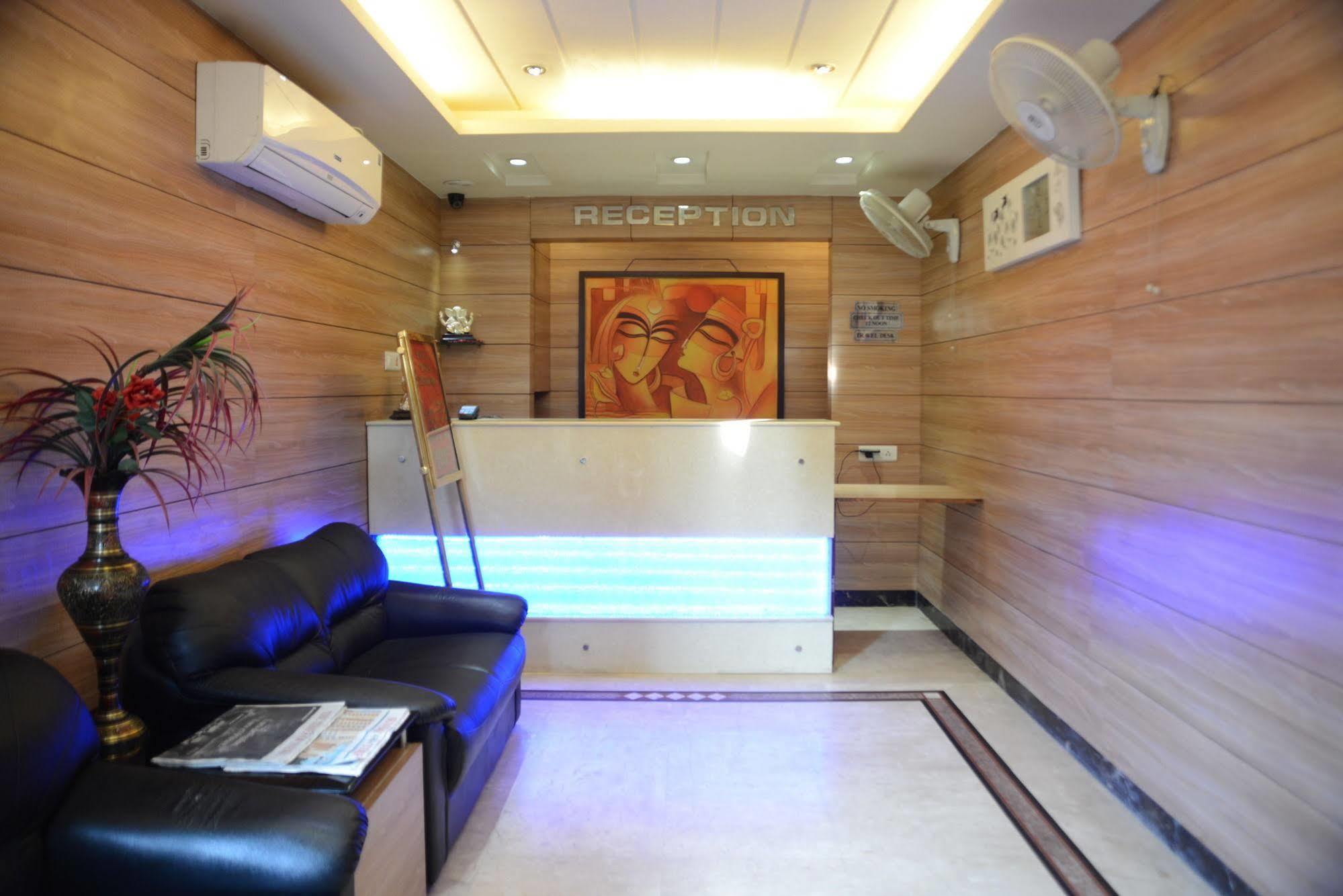 Divine Destination Hotel Váránaszi Kültér fotó